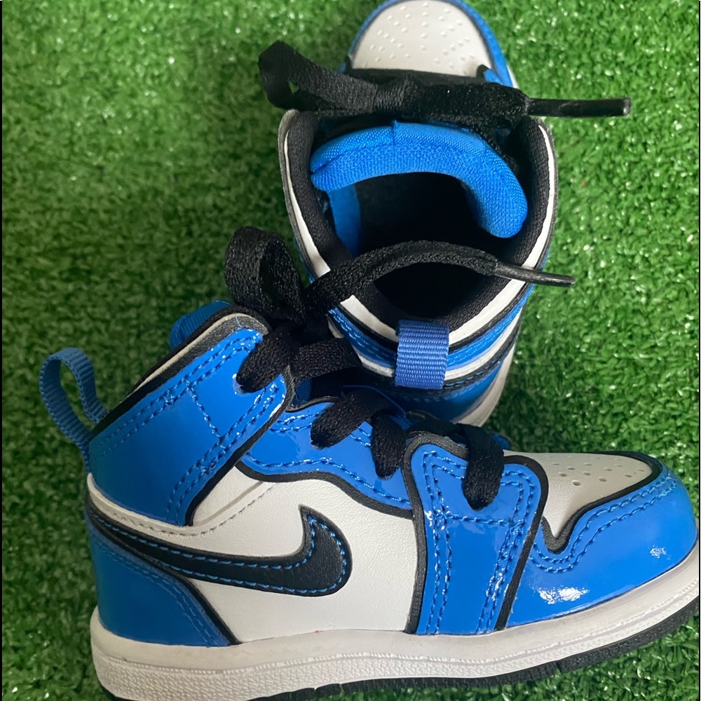 Toddlers Nike Sneakers. Size 5c